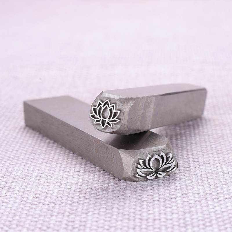 Timbres métalliques Design fle - Leatherwork Flowers avis et prix